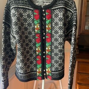 Chic Black and White Cardigan with Floral Accents wool metal grommets